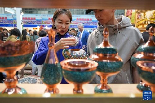 新華全媒 | 多國工藝品扮靚中俄博覽會(huì)工藝美術(shù)品展區(qū)